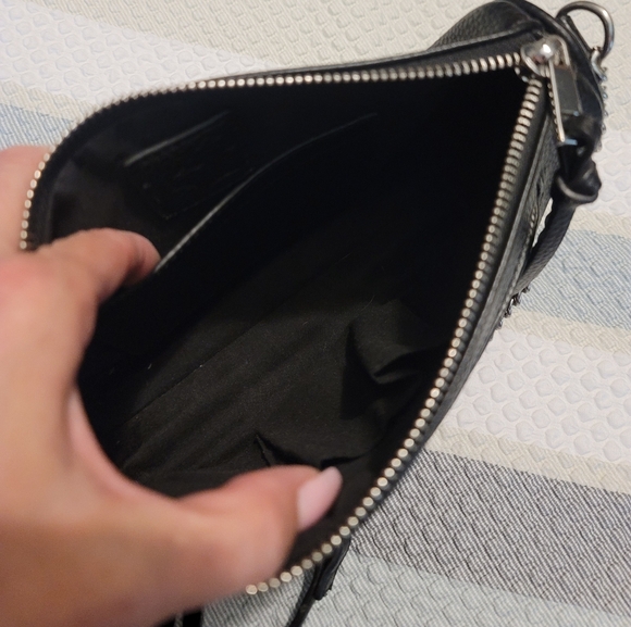 Black Zipper Purse - Picture 3 of 4